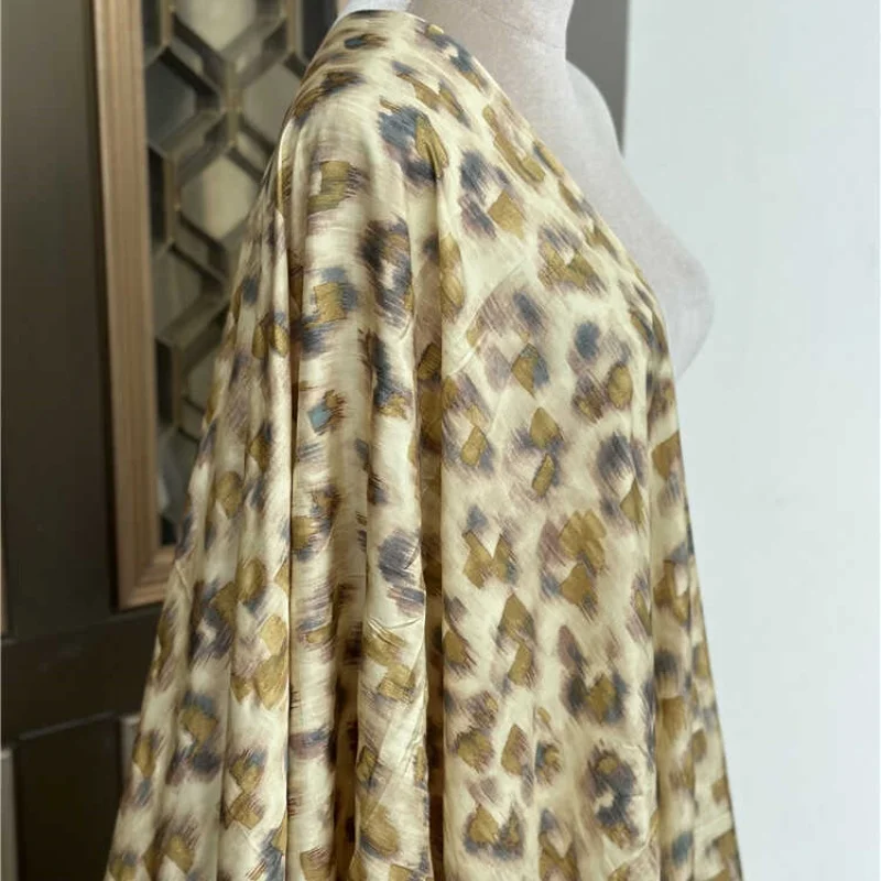 1 meter 100% Mulberry Silk 13 momme Habotai Habutai Silk Fabric Brown Abstract Flowers Printed 110cm 43" wide by the yard JN166
1 meter 100% Mulberry Silk 13 momme Habotai Habutai Silk Fabric Brown Abstract Flowers Printed 110cm 43" wide by the yard JN166