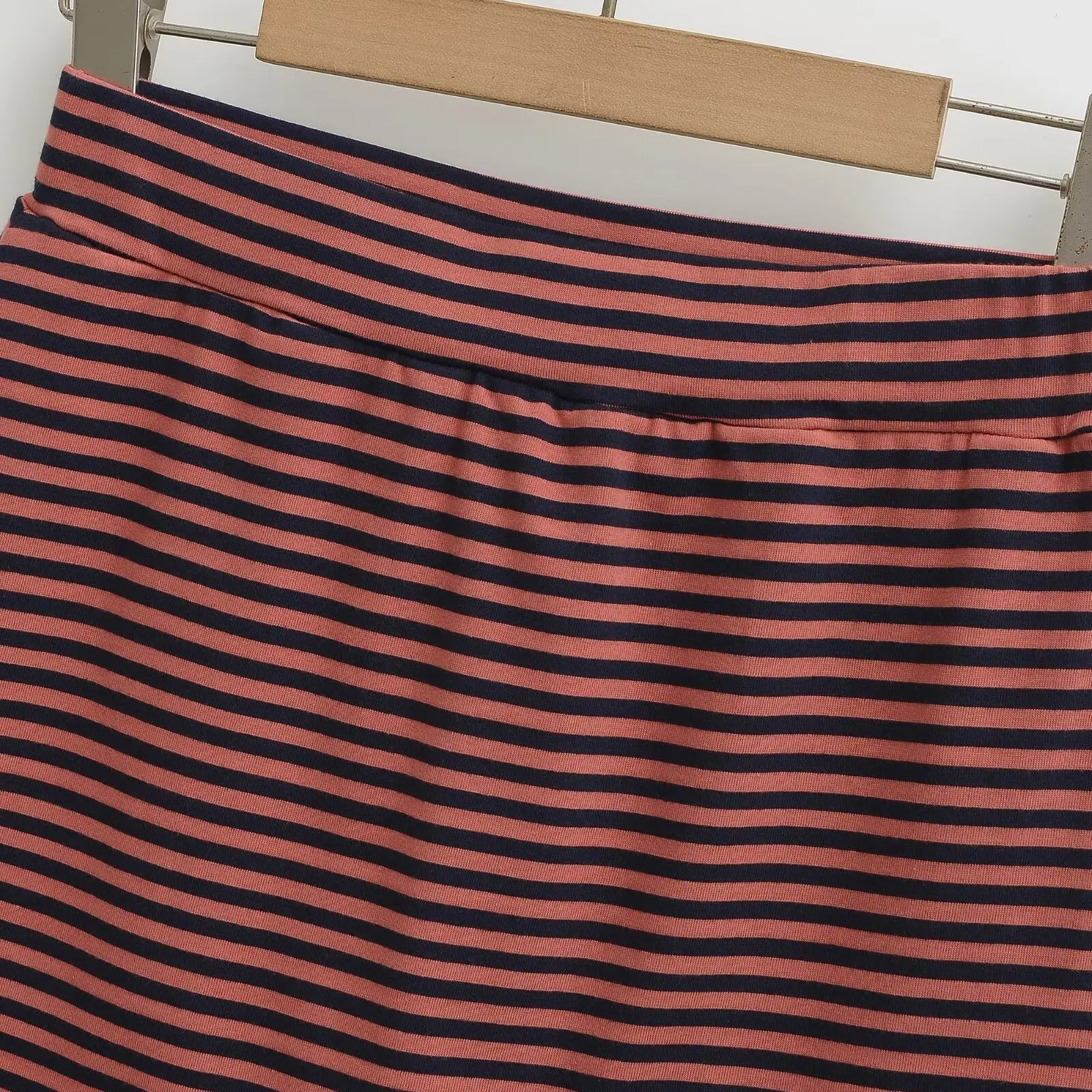 Американская ретро-юбка в красную полоску, женская летняя универсальная эластичная талия, противолегкая юбка трапециевидной формы для девочек
Американская ретро-юбка в красную полоску, женская летняя универсальная эластичная талия, противолегкая юбка трапециевидной формы для девочек