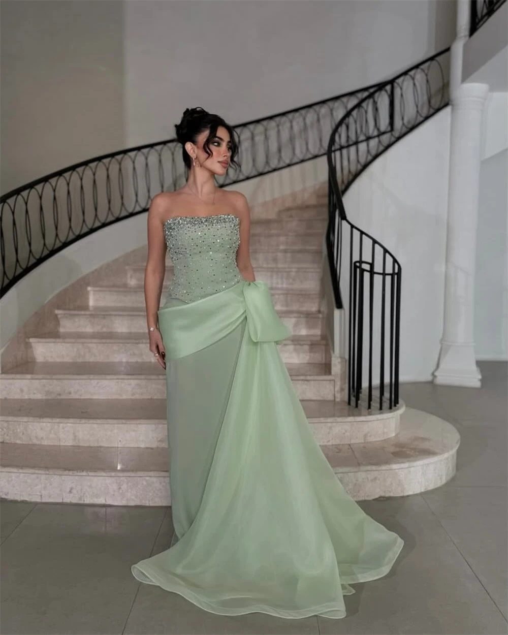 Customized Classic Green Organza Evening Dress Formal Strapless Sleeveless Party Dress Classic Straight Crystal Celebrity Gowns
Customized Classic Green Organza Evening Dress Formal Strapless Sleeveless Party Dress Classic Straight Crystal Celebrity Gowns
