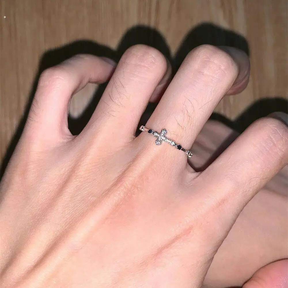 Элегантное кольцо с цирконием для женщин, тонкое, с открытым дизайном, доступная роскошь, высококачественный дизайн, изысканное кольцо среднего размера
Элегантное кольцо с цирконием для женщин, тонкое, с открытым дизайном, доступная роскошь, высококачественный дизайн, изысканное кольцо среднего размера