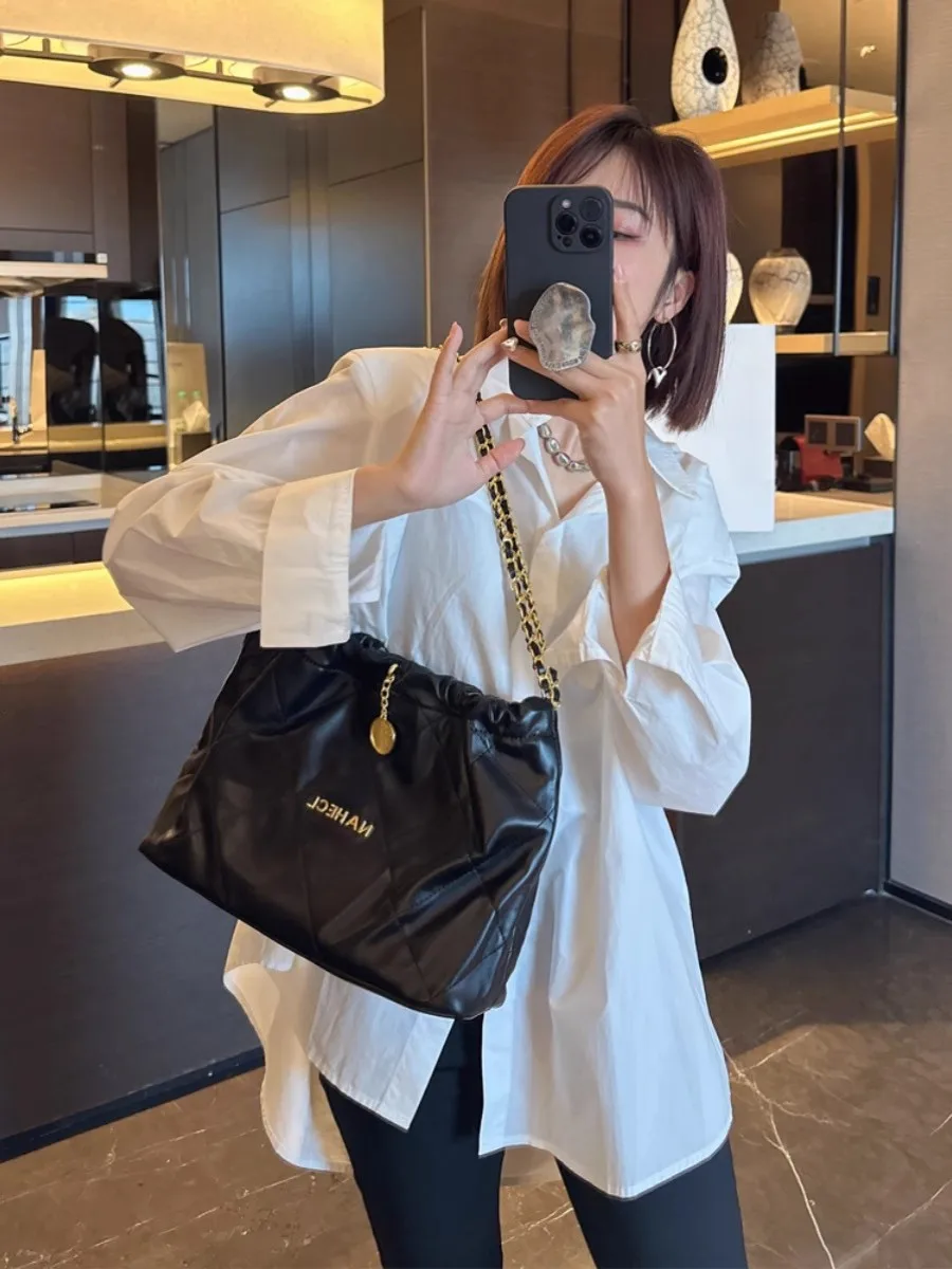 MK Tote Bag Women's New 2025 High-End Leather Diamond id Chain Bag Sli Versatile Garbage Bag Bag Briti Sle Casual S...
MK Tote Bag Women's New 2025 High-End Leather Diamond id Chain Bag Sli Versatile Garbage Bag Bag Briti Sle Casual S...