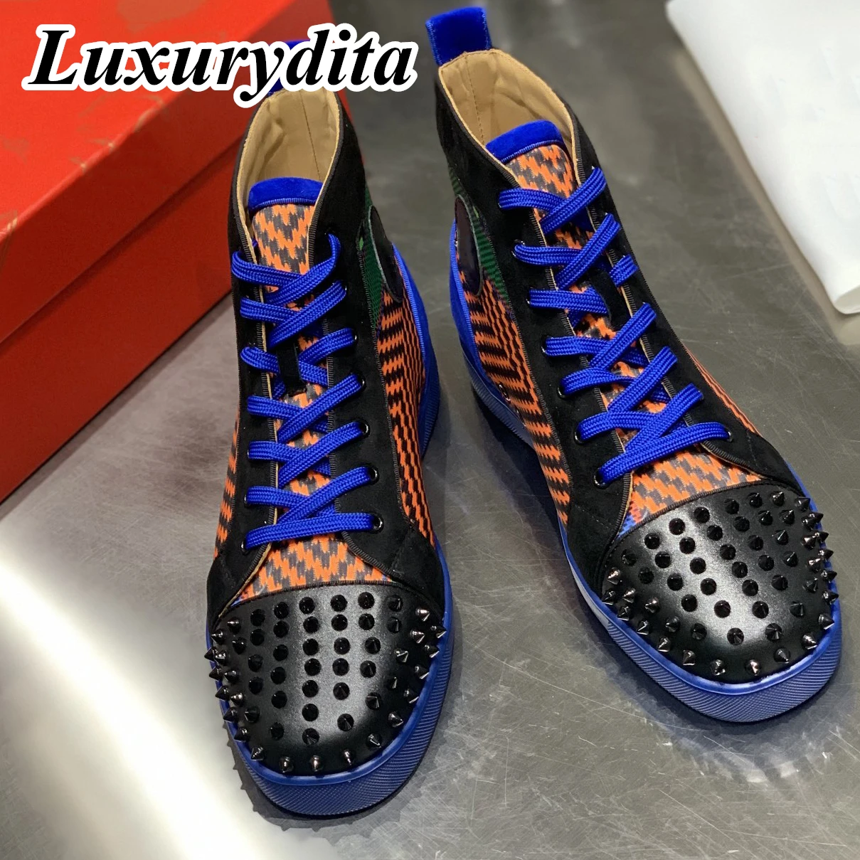 Top Quality Womens Trendy Casual Sneakers Luxury Mens Real Leather Tennis Shoes Designr Red Sole Tide Lovers Rivet Shoes HJ1745
Top Quality Womens Trendy Casual Sneakers Luxury Mens Real Leather Tennis Shoes Designr Red Sole Tide Lovers Rivet Shoes HJ1745