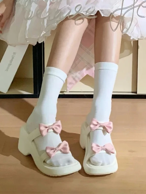 Sweet Bow Lolita Shoes Kawaii Summer Slippers Daily Square Heel Double Belt Heightening Platform Cool Slippers White Shoes Women
Sweet Bow Lolita Shoes Kawaii Summer Slippers Daily Square Heel Double Belt Heightening Platform Cool Slippers White Shoes Women