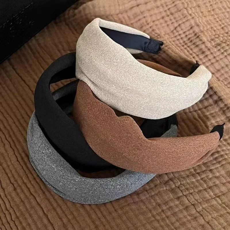 Fashionable French Style Simple Wide Edge Versatile Headband with Fashionable and Cute Girl Retro Sweet Hair Accessories
Fashionable French Style Simple Wide Edge Versatile Headband with Fashionable and Cute Girl Retro Sweet Hair Accessories