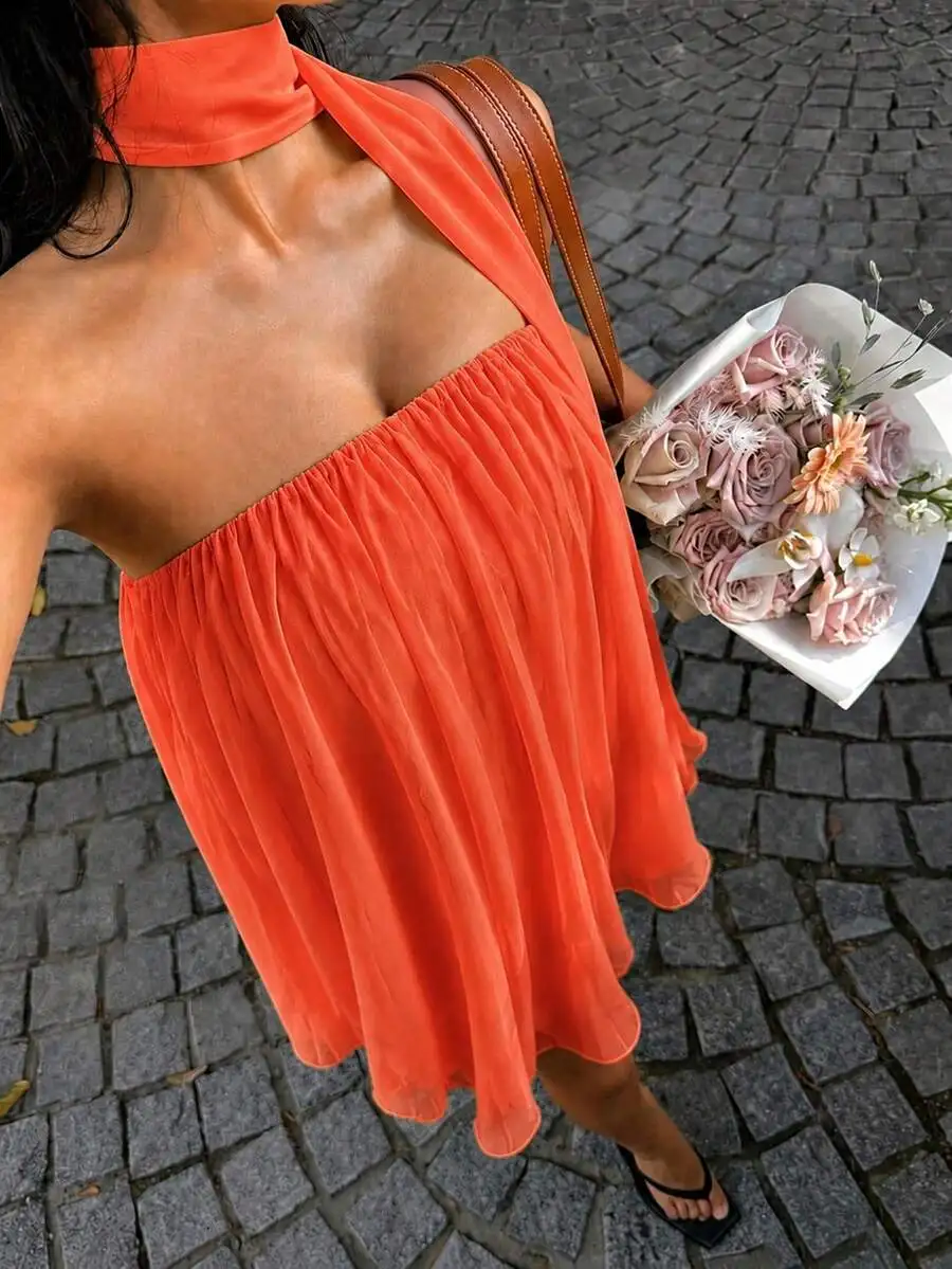 Solid color pleated bandeau style A-line mini dress with elegant silhouette and comfortable fit
Solid color pleated bandeau style A-line mini dress with elegant silhouette and comfortable fit