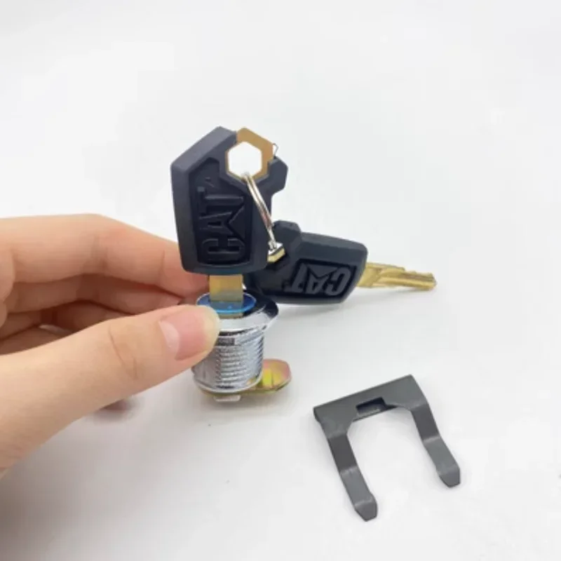 Для CATERPILLAR CAT E306 307 320 324 329 330 336 Цилиндр замка боковой двери Цилиндр замка боковой крышки Аксессуары для экскаваторов
Для CATERPILLAR CAT E306 307 320 324 329 330 336 Цилиндр замка боковой двери Цилиндр замка боковой крышки Аксессуары для экскаваторов