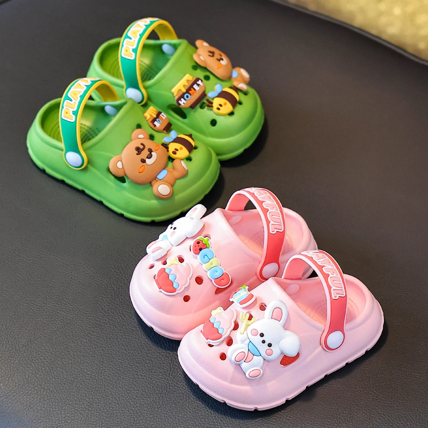 Children's summer breathable soft-soled cartoon anti-slip hole sandals beach slippers
Children's summer breathable soft-soled cartoon anti-slip hole sandals beach slippers