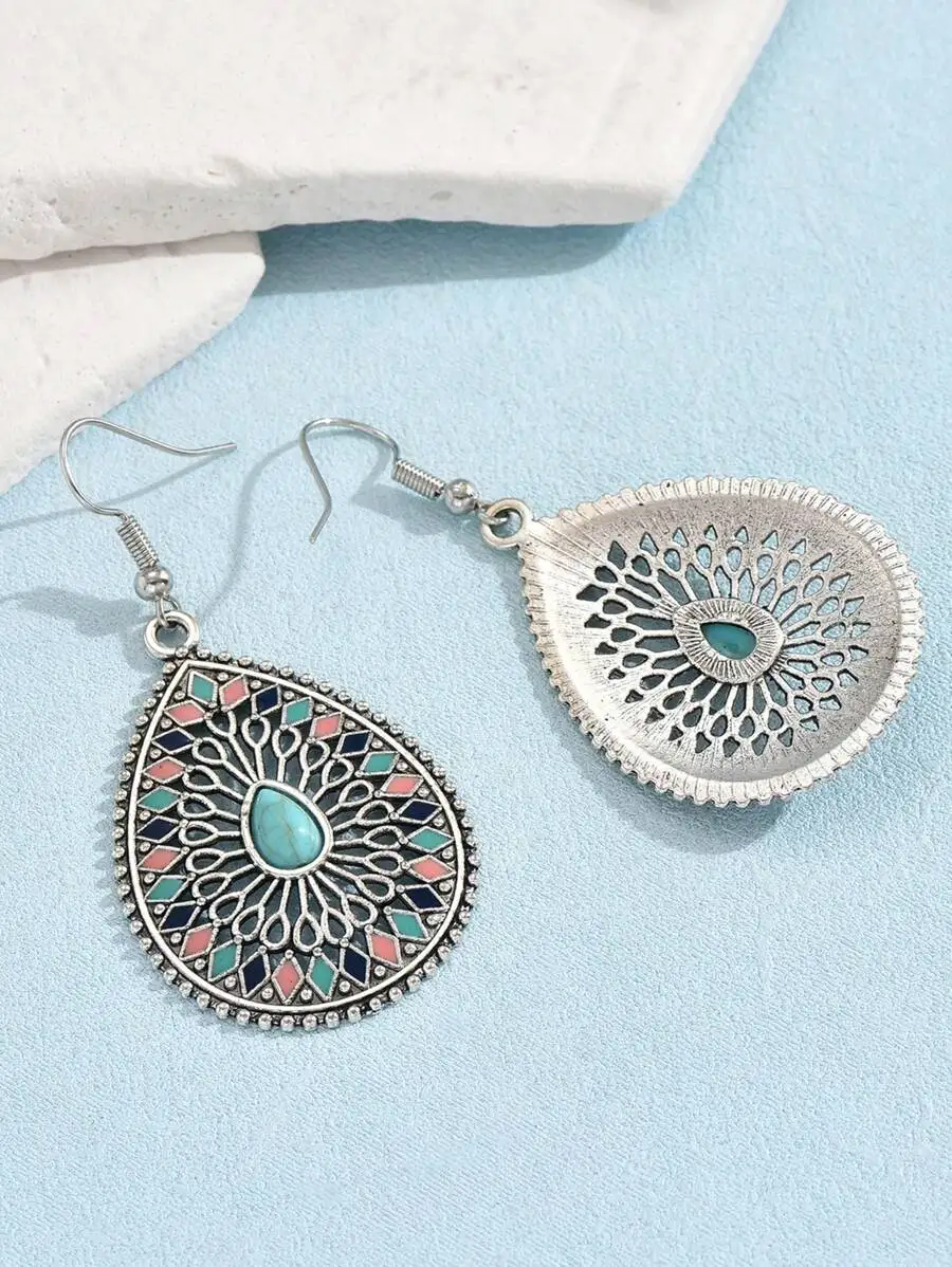 Vintage Palace Style Drop Earrings With Hollow Out Design And Multi-Color Inlay
Vintage Palace Style Drop Earrings With Hollow Out Design And Multi-Color Inlay