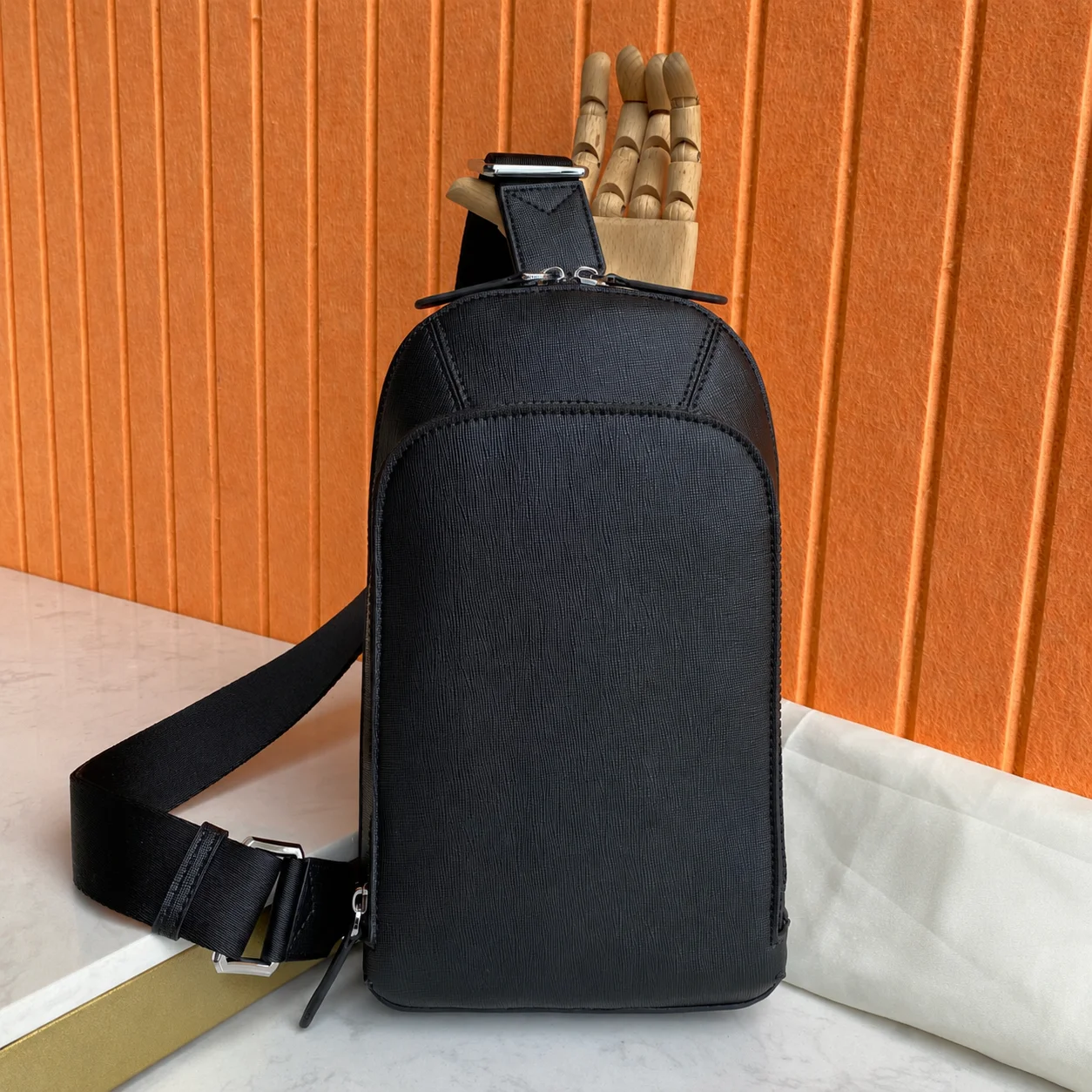 Luxury Brand Men's Chest Bag Premium Genuine Leather Sling Backpack Minimalist Crossbody Pack Gift For Male Travel Classic Black
Luxury Brand Men's Chest Bag Premium Genuine Leather Sling Backpack Minimalist Crossbody Pack Gift For Male Travel Classic Black