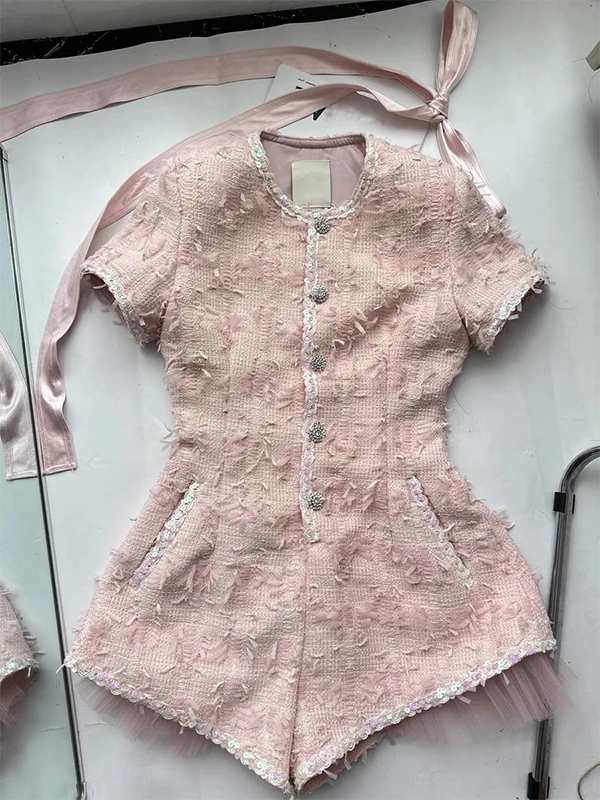 Розовые твидовые брюки-комбинезон женские летние с высокой талией, уникальные, с бахромой, стройнящие, широкие штанины, люксовый стиль, для офиса, на пуговицах...
Розовые твидовые брюки-комбинезон женские летние с высокой талией, уникальные, с бахромой, стройнящие, широкие штанины, люксовый стиль, для офиса, на пуговицах...