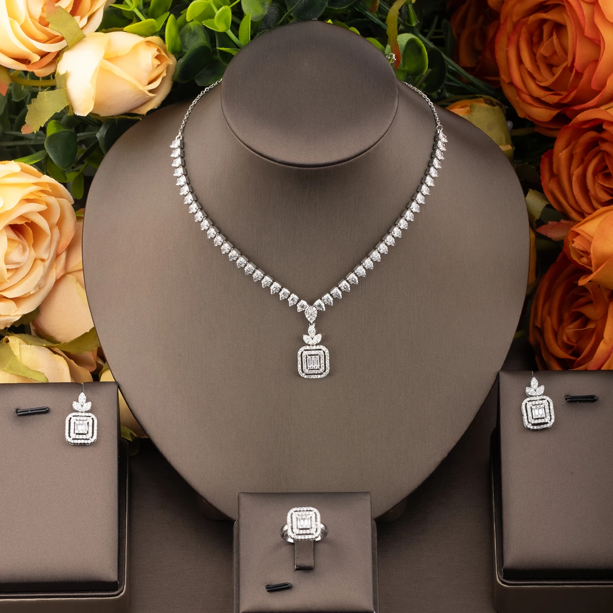 1 Set of Simple and Stylish Cubic Zirconia Round Pendant Necklace, Earrings, and Ring Set, Suitable for Women's Daily Wear and Parties, Gift Box Not Included
1 Set of Simple and Stylish Cubic Zirconia Round Pendant Necklace, Earrings, and Ring Set, Suitable for Women's Daily Wear and Parties, Gift Box Not Included