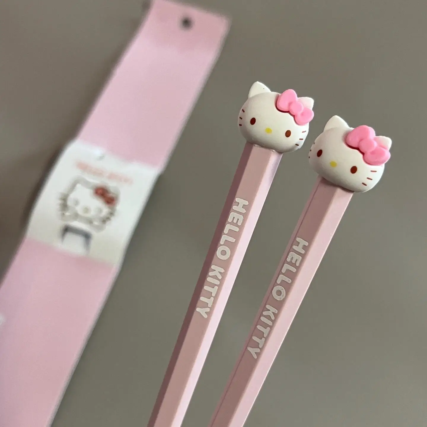 2025 New Sanrio Hello Kitty alloy chopsticks Cute cartoon household couple chopsticks Specially designed Children's Chopsticks
2025 New Sanrio Hello Kitty alloy chopsticks Cute cartoon household couple chopsticks Specially designed Children's Chopsticks