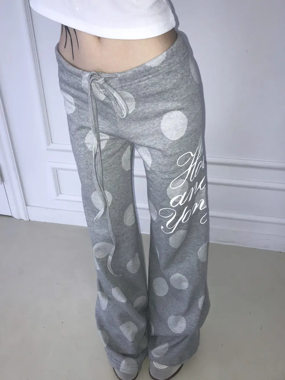 2026 new American retro Y2K polka dot letter print slimming pants punk street trend fashion versatile niche casual sports pants
2026 new American retro Y2K polka dot letter print slimming pants punk street trend fashion versatile niche casual sports pants