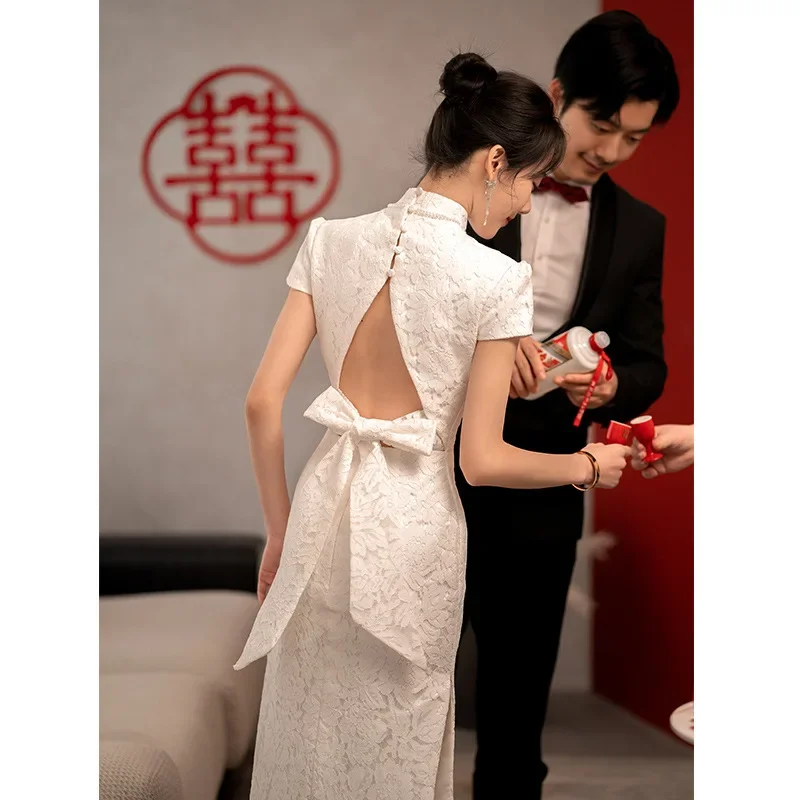 White Lace Oriental Style Banquet Dresses Chinese Vintage Traditional Mermaid Wedding Cheongsam Elegant Evening Party Gown
White Lace Oriental Style Banquet Dresses Chinese Vintage Traditional Mermaid Wedding Cheongsam Elegant Evening Party Gown