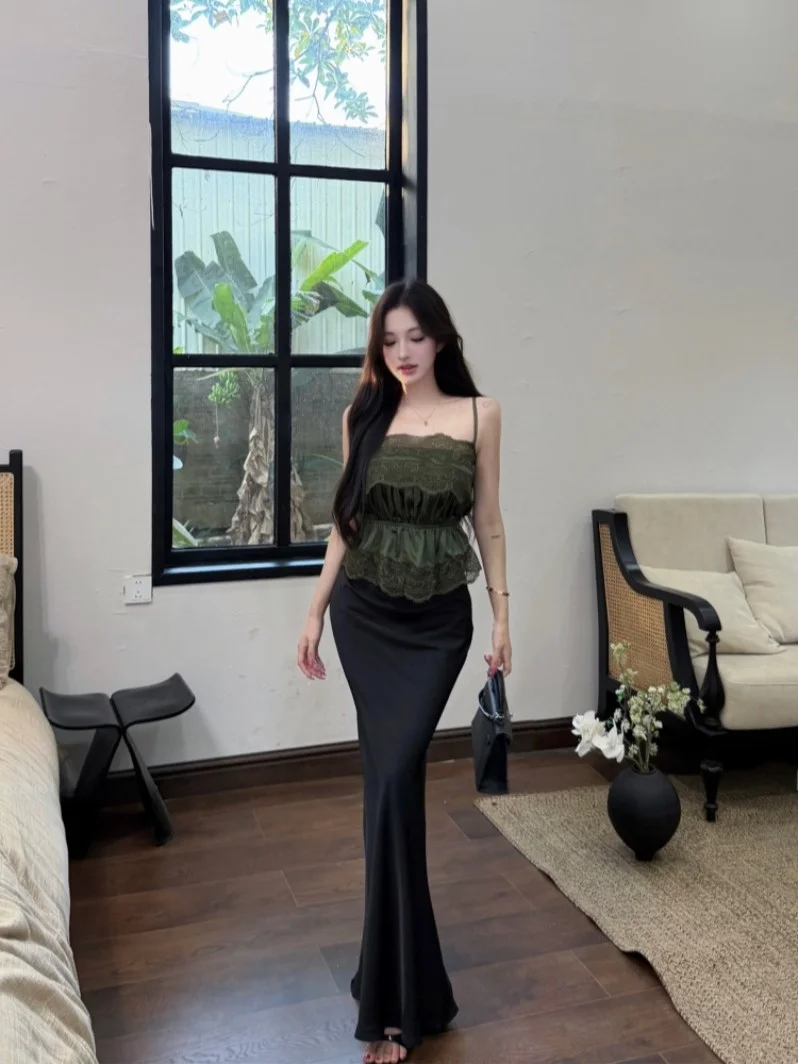 Fashionable Lace Trim Halter Vest And Skirt Two Piece Set for Women Summer Bodycon High Waist Fish Tail Skirt Ensemble
Fashionable Lace Trim Halter Vest And Skirt Two Piece Set for Women Summer Bodycon High Waist Fish Tail Skirt Ensemble