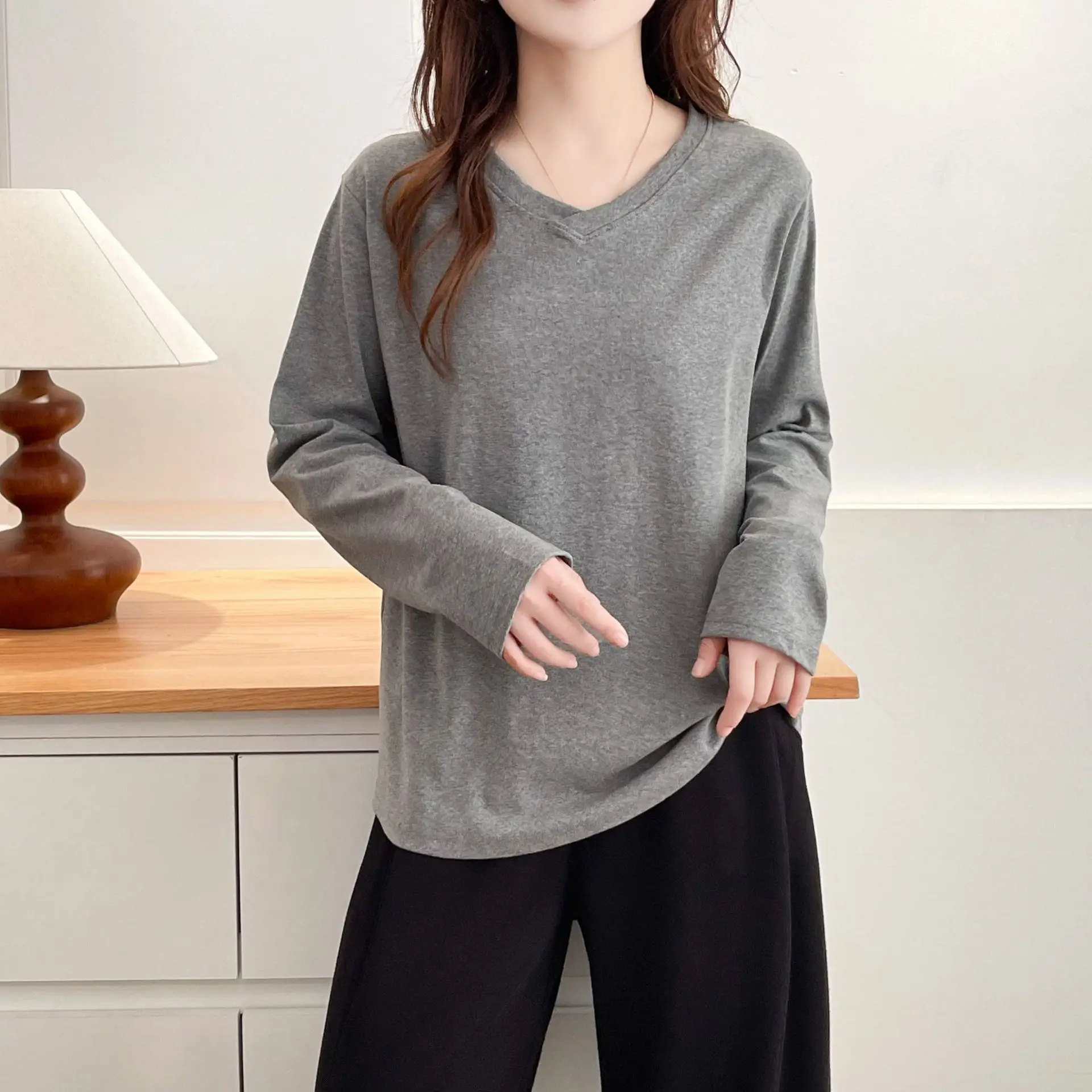 XXXXL модная женская футболка больших размеров, простая однотонная базовая футболка с v-образным вырезом и длинными рукавами, весенне-осенняя верхняя одежда 8221
XXXXL модная женская футболка больших размеров, простая однотонная базовая футболка с v-образным вырезом и длинными рукавами, весенне-осенняя верхняя одежда 8221