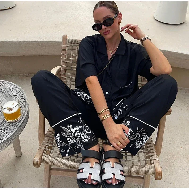 Casual Print Shirt Pants Set Women Loose Lapel Single Breasted Pockets Shirts Wide Leg Pant Summer Holiday Lady 2 Piece Set
Casual Print Shirt Pants Set Women Loose Lapel Single Breasted Pockets Shirts Wide Leg Pant Summer Holiday Lady 2 Piece Set