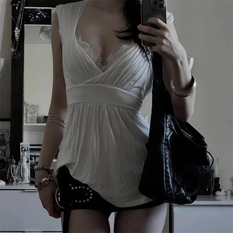 Casual Sweet Patchwork Lace Tank Top Sexy Slim Solid Deep V-Neck Sleeveless Tanks Women 2026 Summer Fashion Streetwear Ladies
Casual Sweet Patchwork Lace Tank Top Sexy Slim Solid Deep V-Neck Sleeveless Tanks Women 2026 Summer Fashion Streetwear Ladies