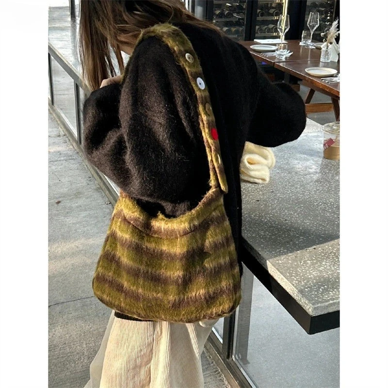 Cute Commuting Tote Bag korean Versatile Autumn and Winter 2023 New Checkered Cross Body Shoulder Bags
Cute Commuting Tote Bag korean Versatile Autumn and Winter 2023 New Checkered Cross Body Shoulder Bags
