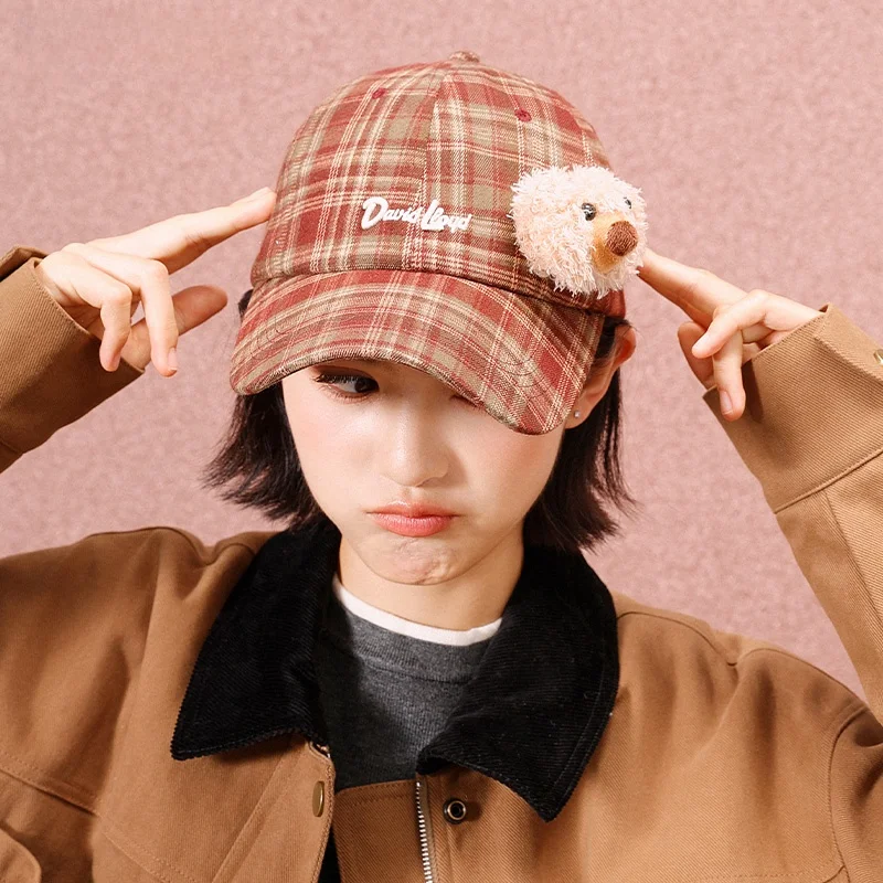 Cute Bear Baseball Cap Plu Embroidered Dubill Cap ex Casual Cotton Sunade Hat for Couples Cool Trendy Design
Cute Bear Baseball Cap Plu Embroidered Dubill Cap ex Casual Cotton Sunade Hat for Couples Cool Trendy Design