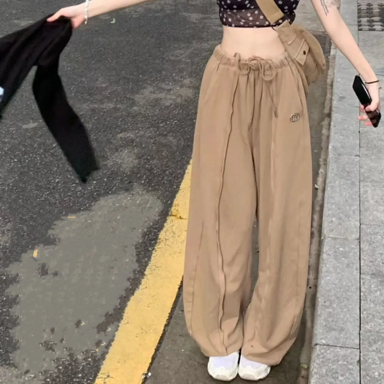 2023 Ins Y2K Casual Cargo Pants Women Streetwear Drawstring Loose Wide Leg Straight Trousers Fashion Ladies Oversize Sweatpants
2023 Ins Y2K Casual Cargo Pants Women Streetwear Drawstring Loose Wide Leg Straight Trousers Fashion Ladies Oversize Sweatpants
