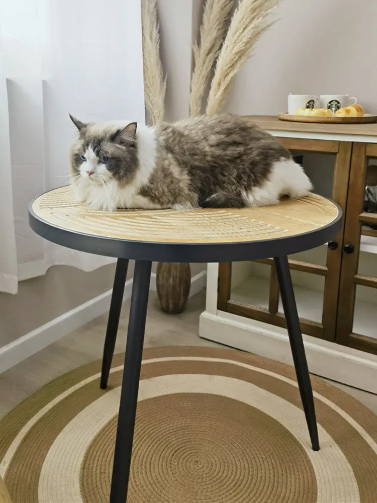 Wabi Sansi minimalist sofa side few Nordic Japanese old pine round small coffee table American small round table
Wabi Sansi minimalist sofa side few Nordic Japanese old pine round small coffee table American small round table