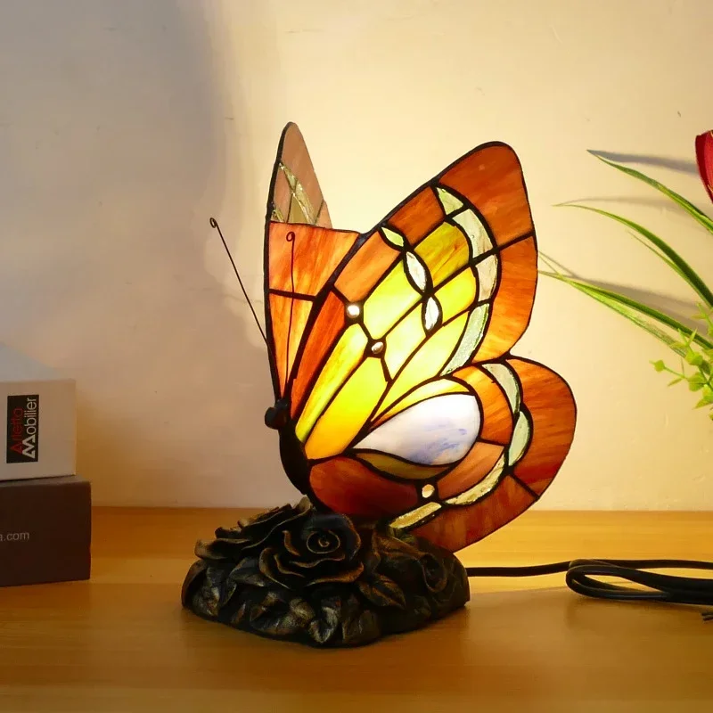 GISELLE Tiffany Butterfly Table Lamp American Retro Living Room Bedroom Lamp Luxurious Villa Hotel Stained Glass Desk Lamp
GISELLE Tiffany Butterfly Table Lamp American Retro Living Room Bedroom Lamp Luxurious Villa Hotel Stained Glass Desk Lamp