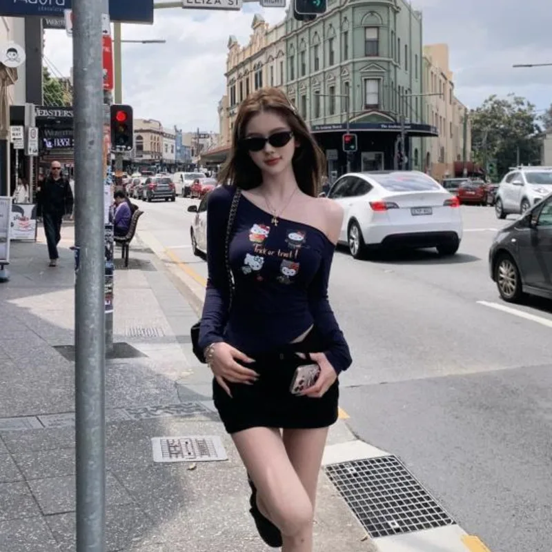 Sanrio Hello Kitty Women's Spring New Long Sleeved T-shirt American Style Y2K Spicy Girl Pure Desire Tees Fashion Versatile Top
Sanrio Hello Kitty Women's Spring New Long Sleeved T-shirt American Style Y2K Spicy Girl Pure Desire Tees Fashion Versatile Top