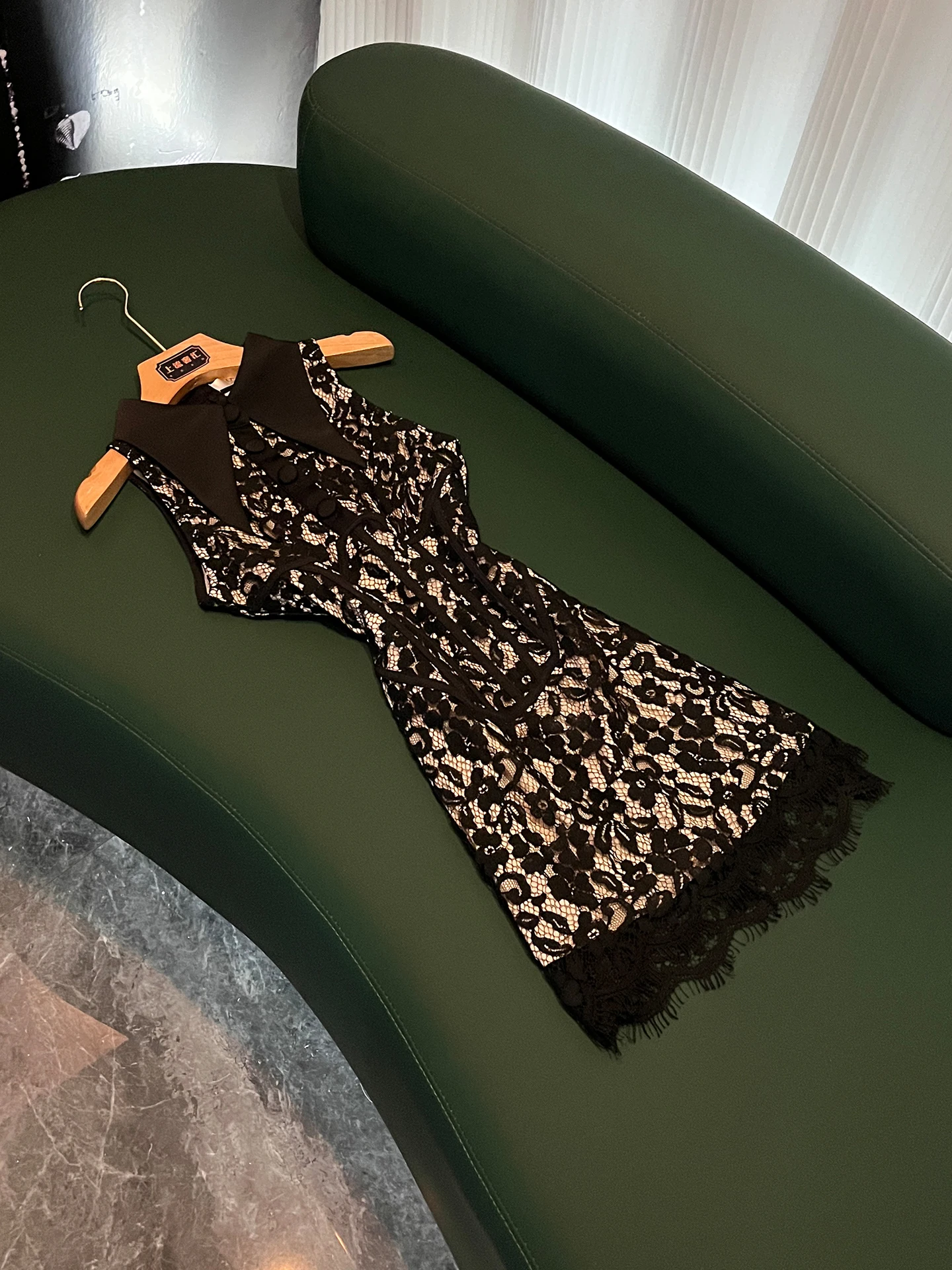 Elegant Lace Summer New Style Women's Sleeveless Waist-Cinching Slimming Gown Ladylike Polite Polyester Fiber No Stretch A-Li...
Elegant Lace Summer New Style Women's Sleeveless Waist-Cinching Slimming Gown Ladylike Polite Polyester Fiber No Stretch A-Li...