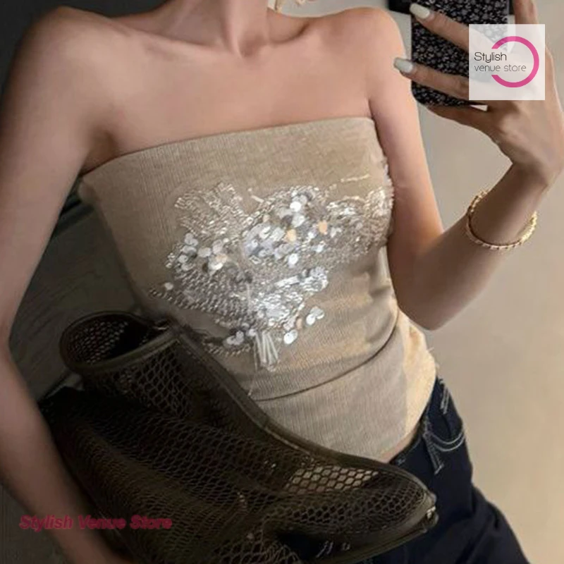American spice girl sexy sequined tube top women's spring and summer new fashion temperament wearing a tight and slim knit vest.
American spice girl sexy sequined tube top women's spring and summer new fashion temperament wearing a tight and slim knit vest.