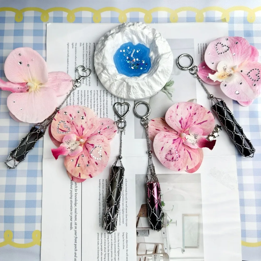 Fashion Simulation Flower Metal Net Pocket Lipstick Keychain Protective Portable Makeup Lip Balm Keyring Bag Pendant Women Gift
Fashion Simulation Flower Metal Net Pocket Lipstick Keychain Protective Portable Makeup Lip Balm Keyring Bag Pendant Women Gift