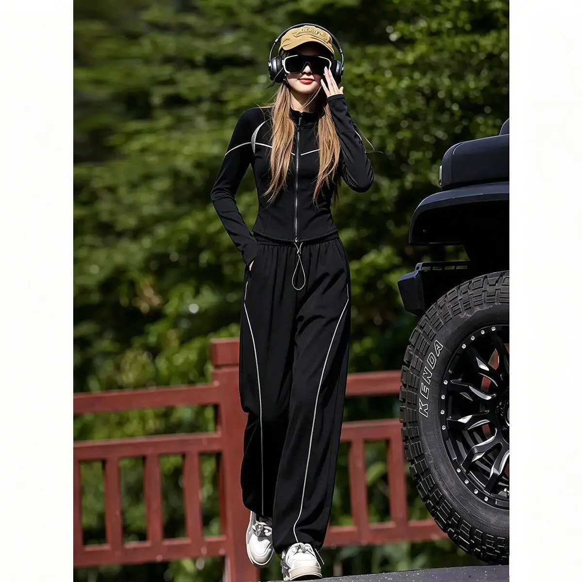 Casual Sportswear Set for Women Early Spring New Style Elegantly Slim Fit Zipper Collar Running Suit Two Piece Set Polyester ...
Casual Sportswear Set for Women Early Spring New Style Elegantly Slim Fit Zipper Collar Running Suit Two Piece Set Polyester ...