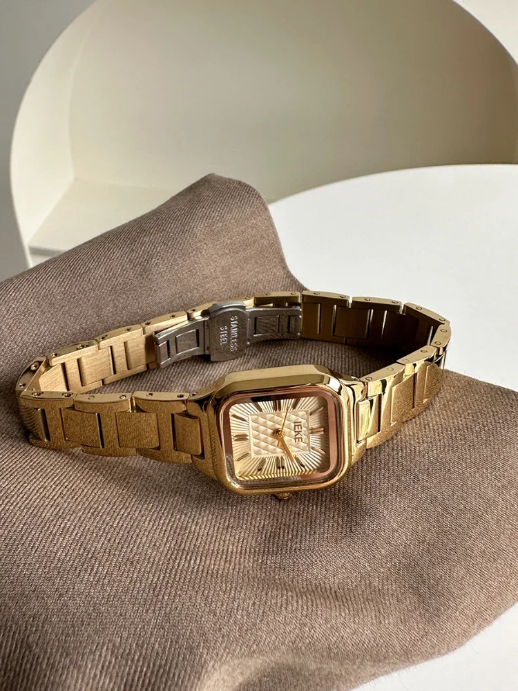 Women's watch Luxury temperament high-grade niche steel band square Ladies' watch female students retro quartz watch for women
Women's watch Luxury temperament high-grade niche steel band square Ladies' watch female students retro quartz watch for women