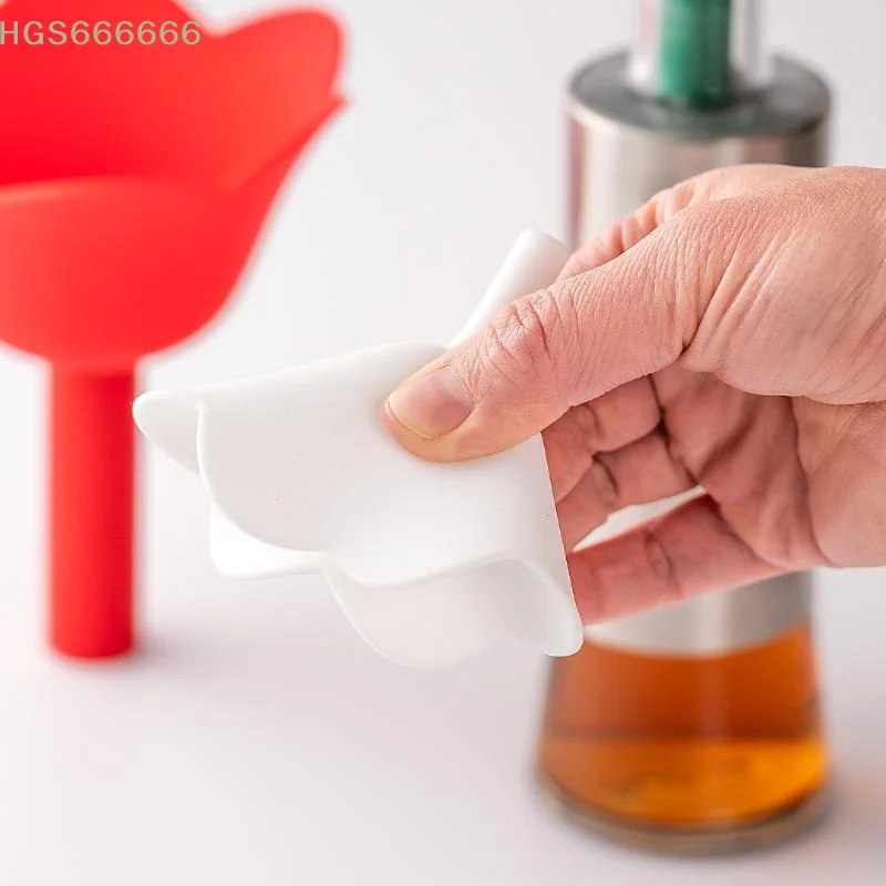 3pcs Set Creative Silicone Flower Shape Funnel Kitchen Oil Funnel Non Spill Portable for Home Cooking Liquid Transfer
3pcs Set Creative Silicone Flower Shape Funnel Kitchen Oil Funnel Non Spill Portable for Home Cooking Liquid Transfer