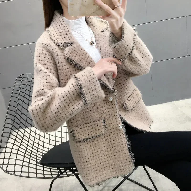 2025 Autumn Winter New Jackets Female Korean Loose Coat Short Sweater Knitted Cardigan Ladies Plaid Mink Velvet Jacket Women Top
2025 Autumn Winter New Jackets Female Korean Loose Coat Short Sweater Knitted Cardigan Ladies Plaid Mink Velvet Jacket Women Top