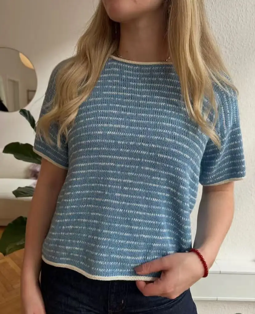 Summer new fashionable and versatile striped round neck knitted short sleeved women's loose and slim fit casual repair
Summer new fashionable and versatile striped round neck knitted short sleeved women's loose and slim fit casual repair