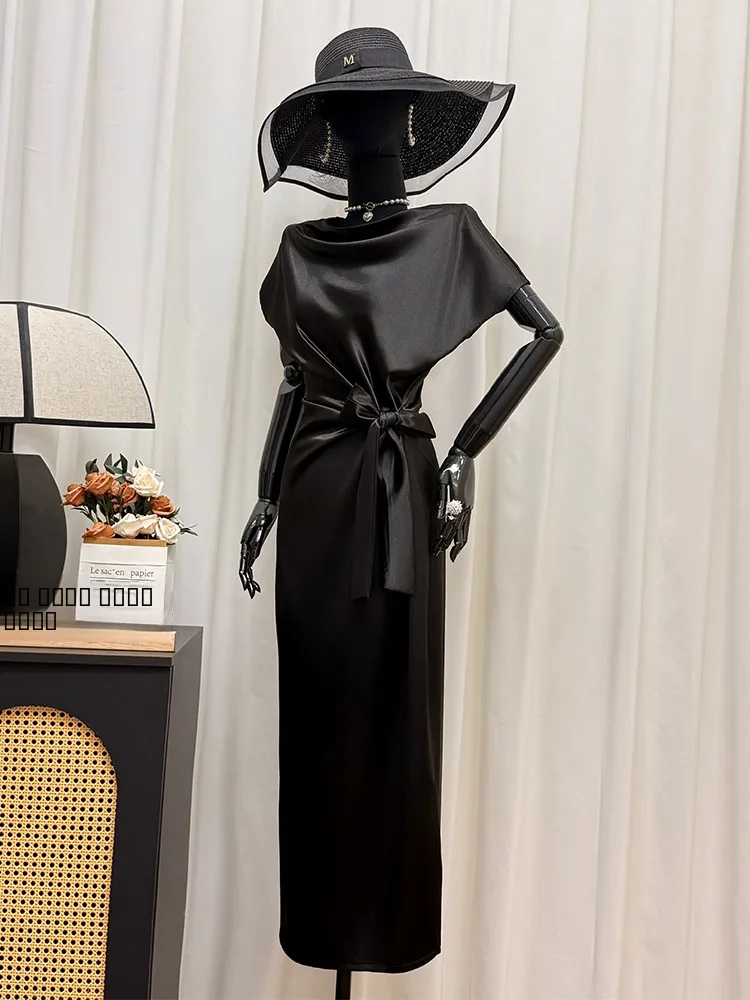 Pinno 2025 Летняя новинка: Атласное платье из ацетата с высокой талией, вставками на плечах, коротким рукавом, длинное, на одно плечо, с драпировкой на горловине.
Pinno 2025 Летняя новинка: Атласное платье из ацетата с высокой талией, вставками на плечах, коротким рукавом, длинное, на одно плечо, с драпировкой на горловине.