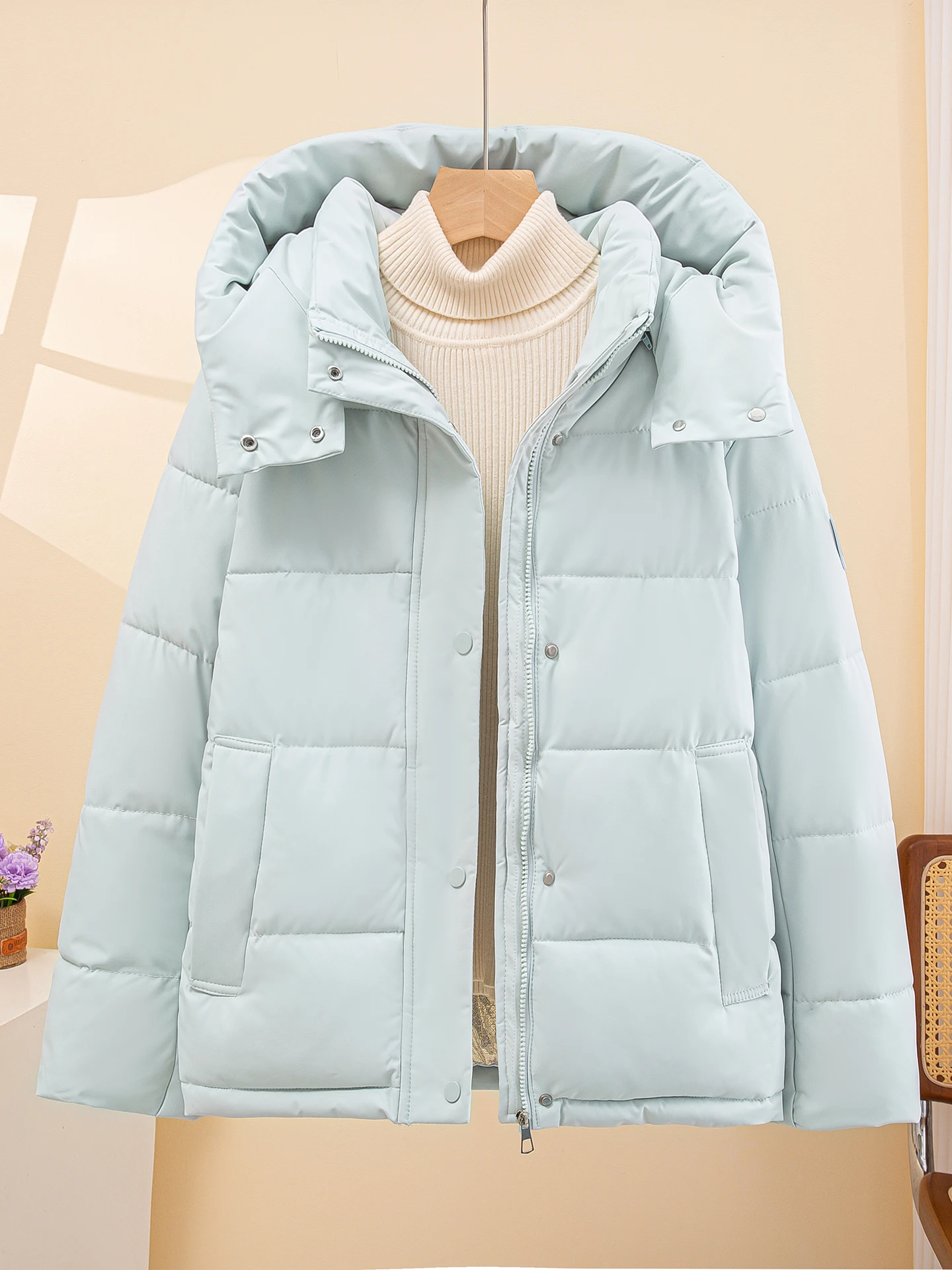 Модная женская зимняя куртка из хлопка с отстегивающимся капюшоном, в корейском стиле, свободного кроя, с длинными рукавами, утепленная, на молнии
Модная женская зимняя куртка из хлопка с отстегивающимся капюшоном, в корейском стиле, свободного кроя, с длинными рукавами, утепленная, на молнии