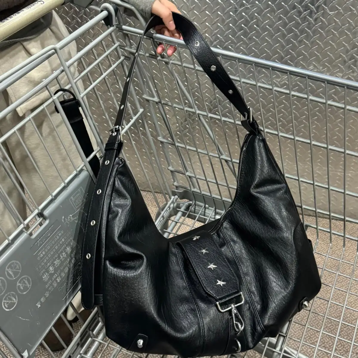 Large Capacity Black Tote Bags for Women Stars Studded Shoulder Bag Half Moon Soft PU Leather Hobos Women Bag NEW Shopper Purses
Large Capacity Black Tote Bags for Women Stars Studded Shoulder Bag Half Moon Soft PU Leather Hobos Women Bag NEW Shopper Purses