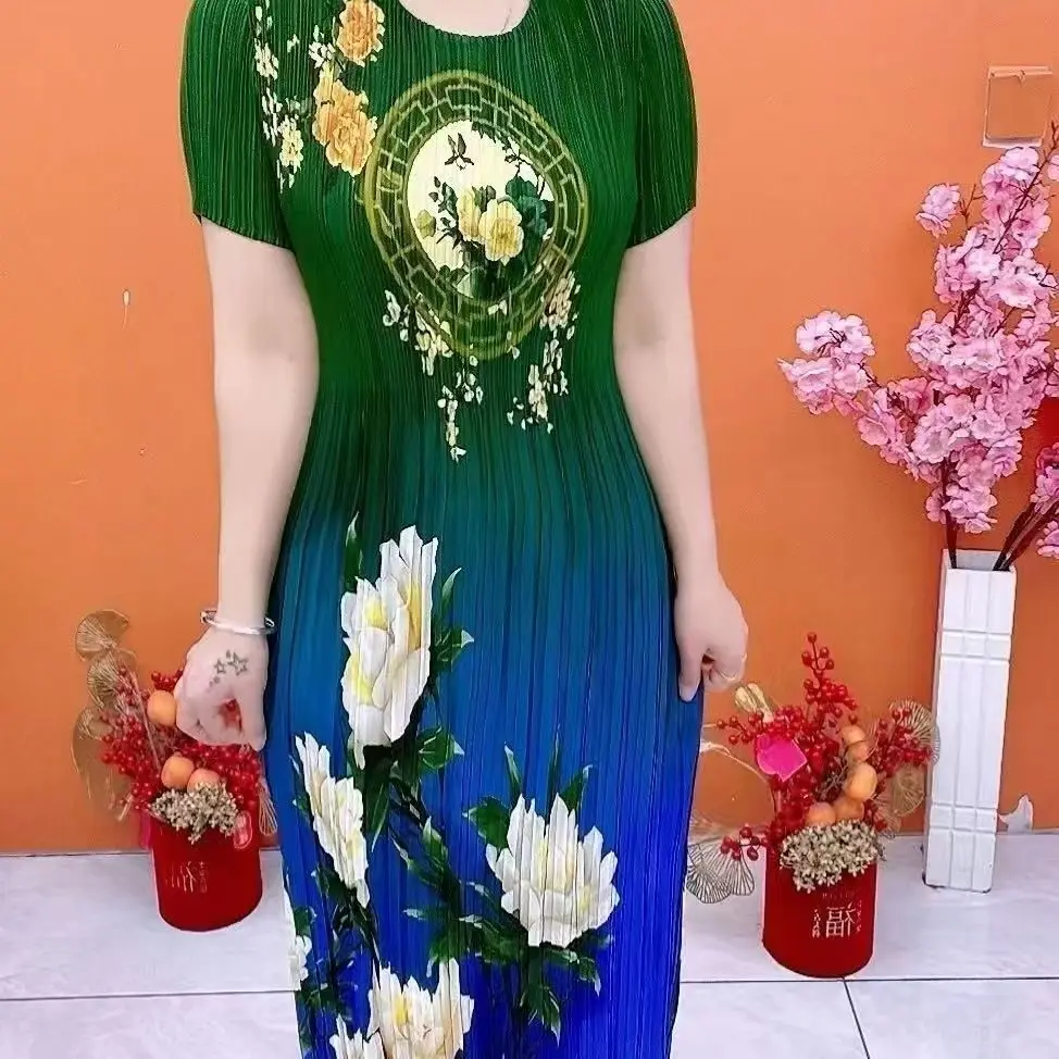 Summer pleated pleated skirt printed short-sleeved dress new temperament large size thin medium and long mother
Summer pleated pleated skirt printed short-sleeved dress new temperament large size thin medium and long mother
