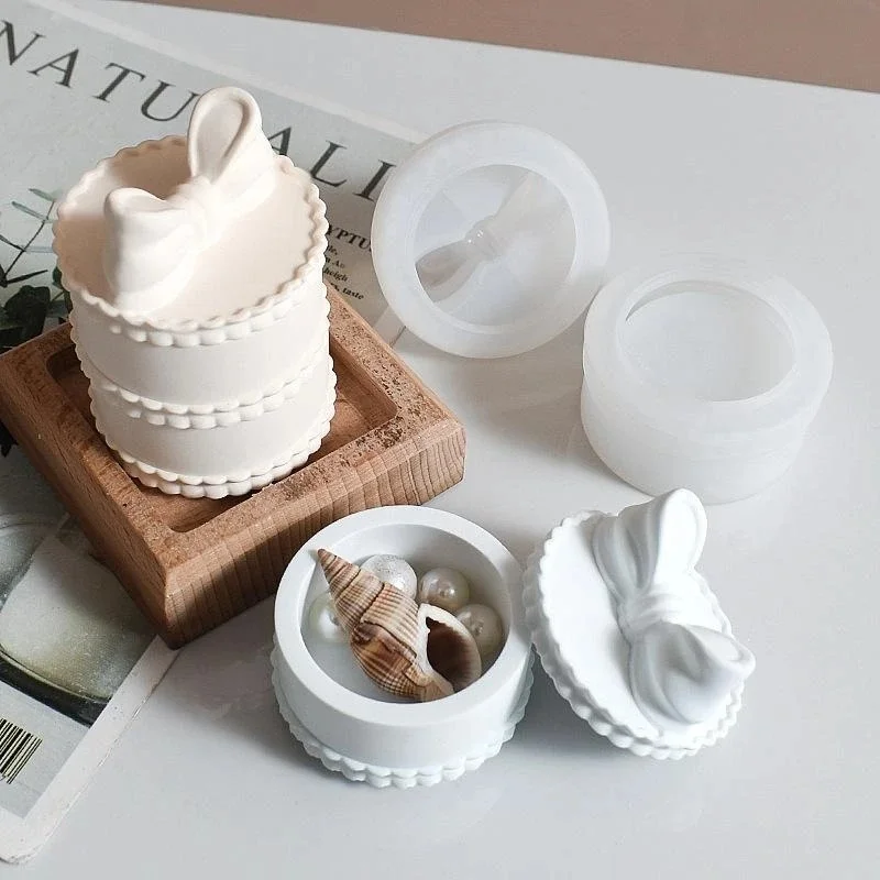 Мини-коробка для хранения в форме банта, чашка для свечи, силиконовая форма, сделай сам, бантик, ремесла, круглая гипсовая банка для хранения, формы для украшения дома
Мини-коробка для хранения в форме банта, чашка для свечи, силиконовая форма, сделай сам, бантик, ремесла, круглая гипсовая банка для хранения, формы для украшения дома