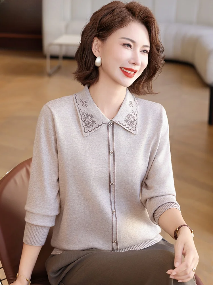 Autumn Knitted Long Sve Sweater for Middle-Aged Mothers 2025 New Sle Simple Commute Loose Fit Fem Base irt Wide Lady
Autumn Knitted Long Sve Sweater for Middle-Aged Mothers 2025 New Sle Simple Commute Loose Fit Fem Base irt Wide Lady