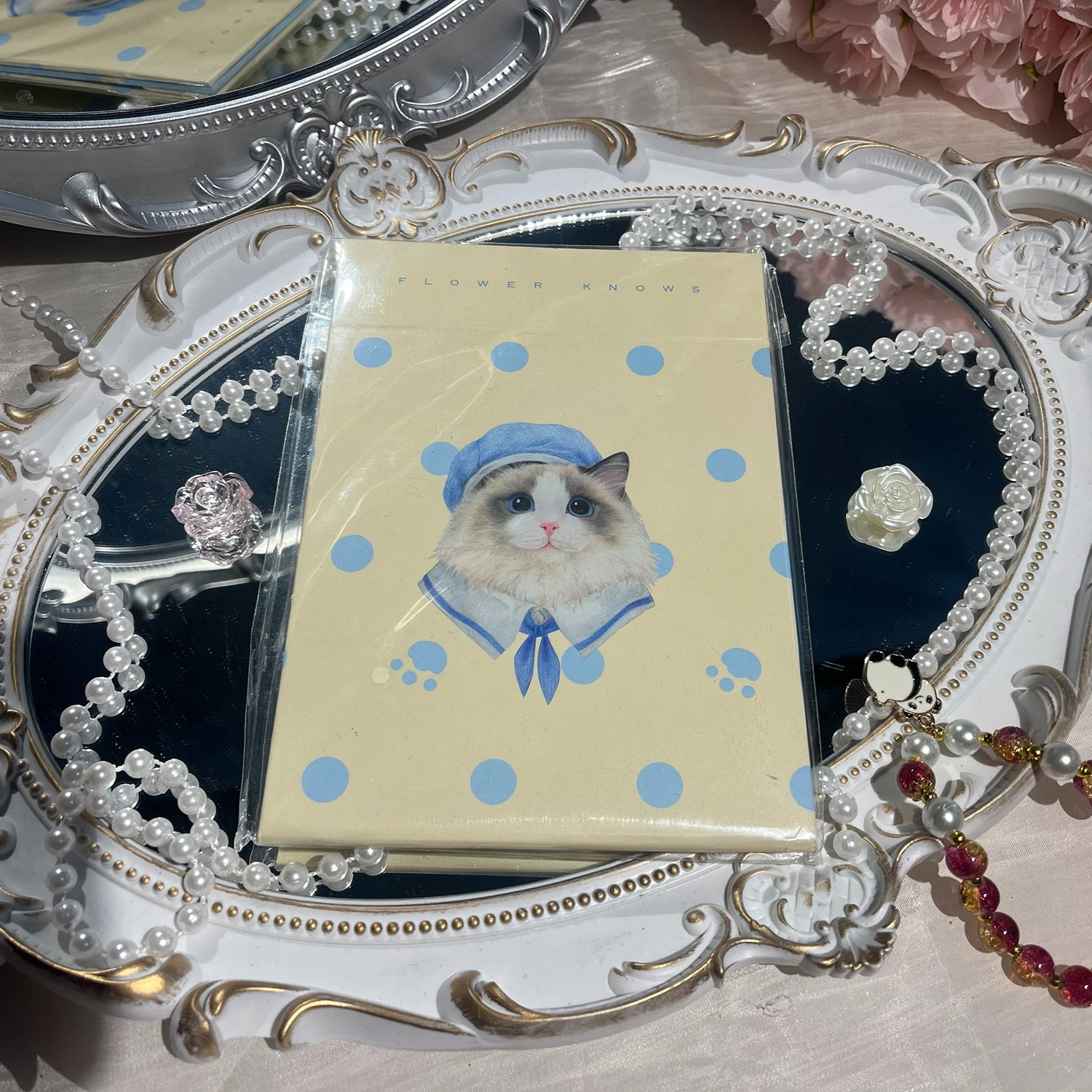 Складное зеркало для макияжа Flower Knowns Limited Edition Babycat Ragdoll
Складное зеркало для макияжа Flower Knowns Limited Edition Babycat Ragdoll