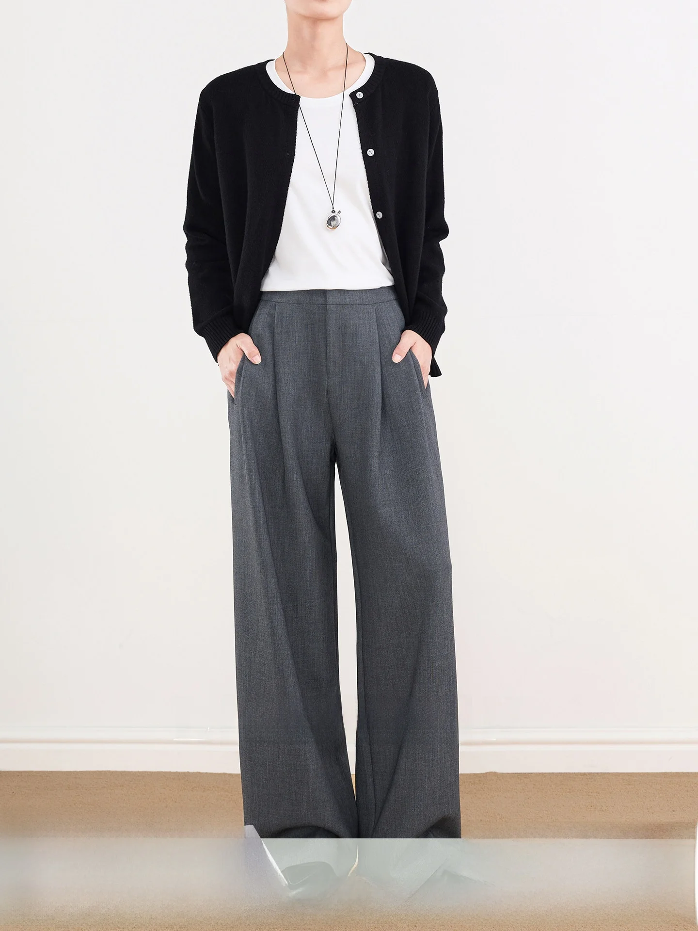 ey 3D Pleated Loose Trousers Women's Silk Wool Slim Wide Leg Pants Casual Straight Cut High Waist Button Closure
ey 3D Pleated Loose Trousers Women's Silk Wool Slim Wide Leg Pants Casual Straight Cut High Waist Button Closure