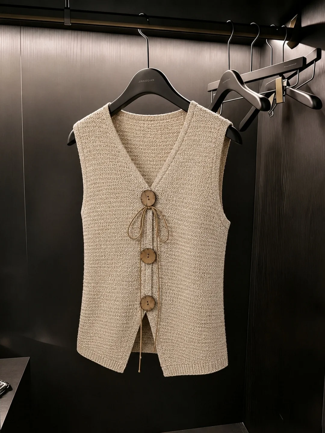 Elegant Ice Silk Knitted Vest V-Neck Top Fashionable Versatile Summer 2026 Korean Style Straight Cut Sleeveless Silk Blend
Elegant Ice Silk Knitted Vest V-Neck Top Fashionable Versatile Summer 2026 Korean Style Straight Cut Sleeveless Silk Blend