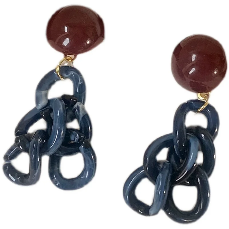 Retro temperament autumn and winter acrylic chain earrings, design sense mosquito coil disc ear clips
Retro temperament autumn and winter acrylic chain earrings, design sense mosquito coil disc ear clips