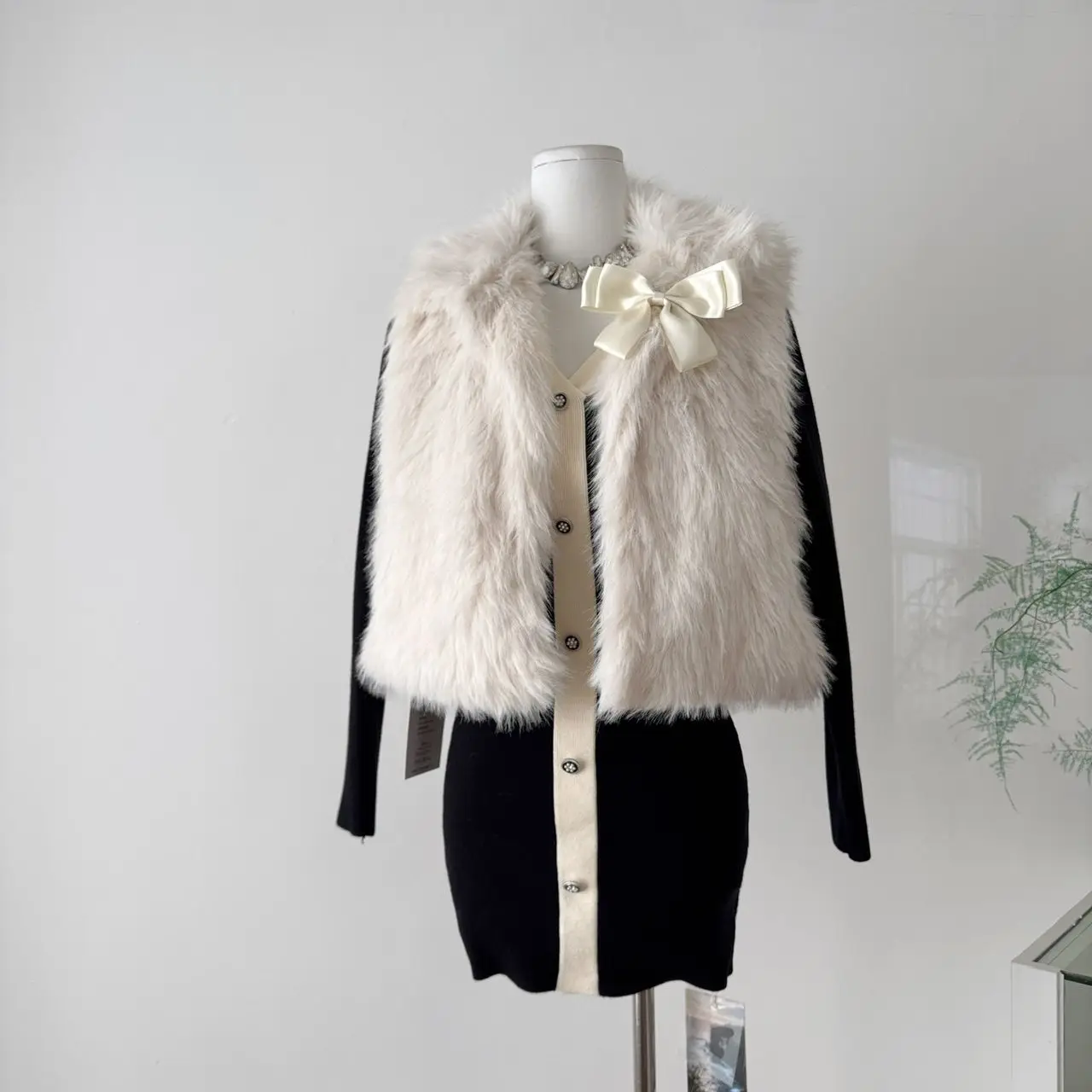 Новая женская шуба Ifaion2025 из натурального меха, двухцветная, из высококачественного материала, 100% мех, зимнее пальто
Новая женская шуба Ifaion2025 из натурального меха, двухцветная, из высококачественного материала, 100% мех, зимнее пальто