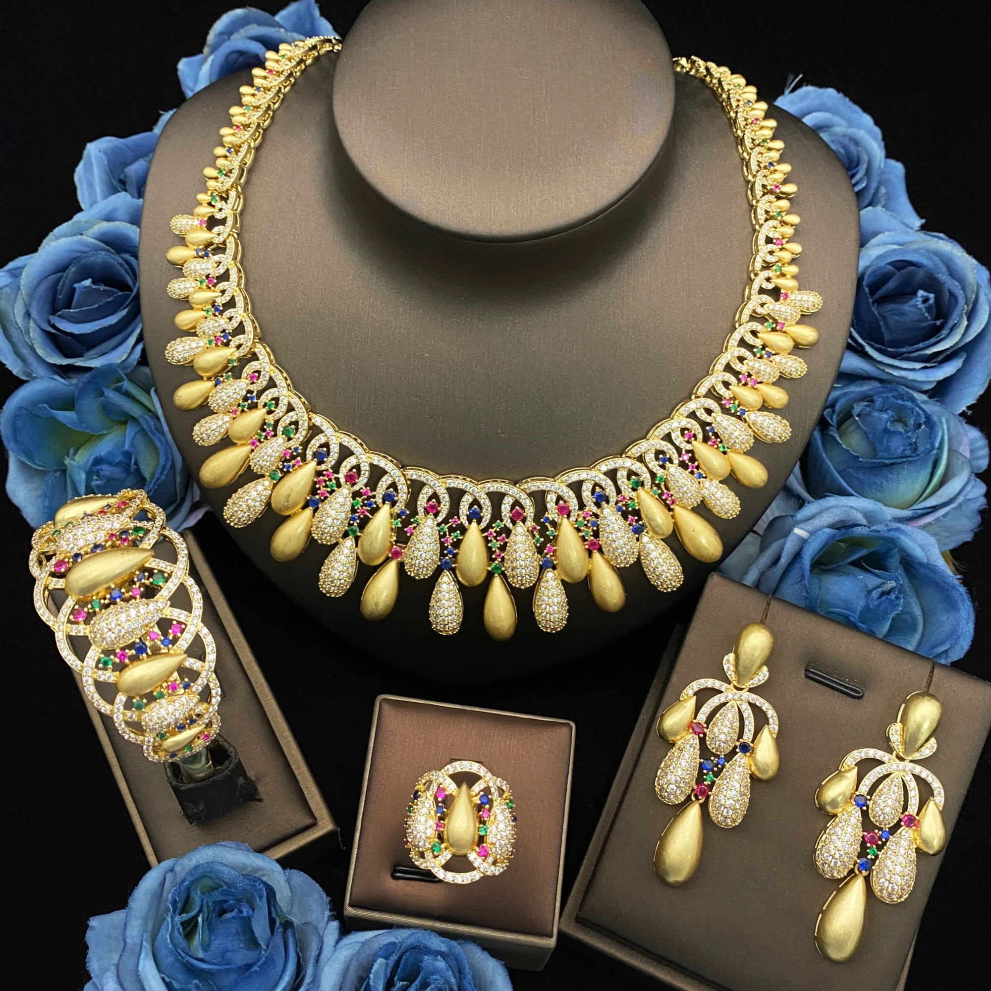 JRH Value, комплект из 4 предметов, роскошный позолоченный браслет с кубическим цирконием, кольцо, серьги, ожерелье, блестящие повседневные ювелирные изделия, подарок для женщин
JRH Value, комплект из 4 предметов, роскошный позолоченный браслет с кубическим цирконием, кольцо, серьги, ожерелье, блестящие повседневные ювелирные изделия, подарок для женщин