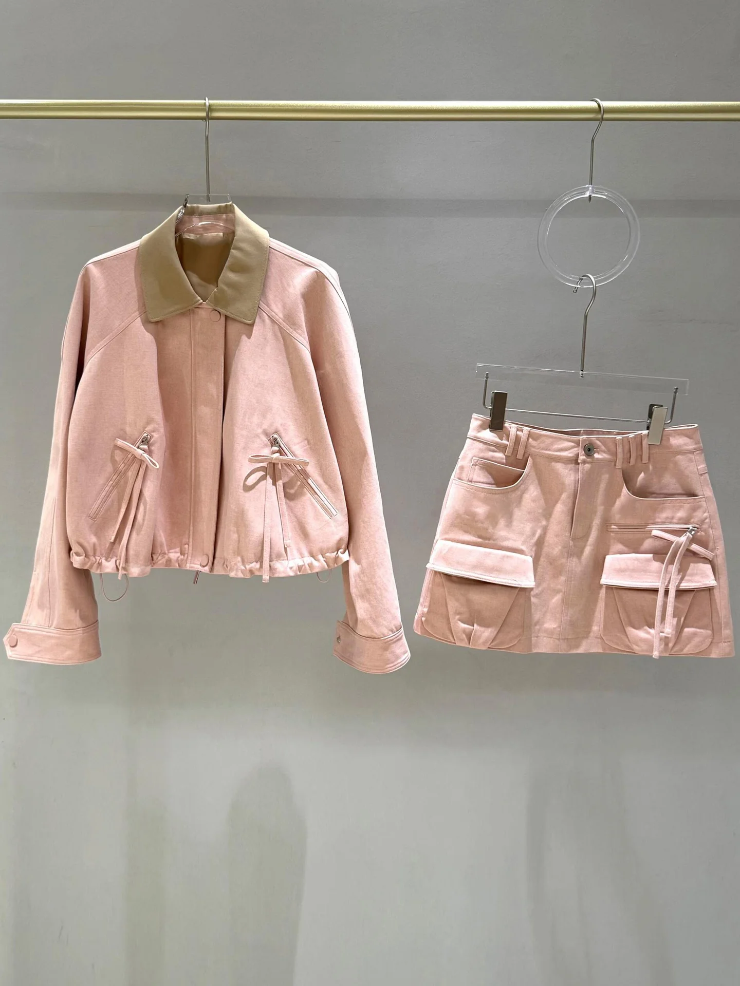 Sweet Pink Jacket And Halter Skirt Set Women's Fashion Spring Outfit High Waist Polyester Fiber Zipper Closure Commute Style
Sweet Pink Jacket And Halter Skirt Set Women's Fashion Spring Outfit High Waist Polyester Fiber Zipper Closure Commute Style