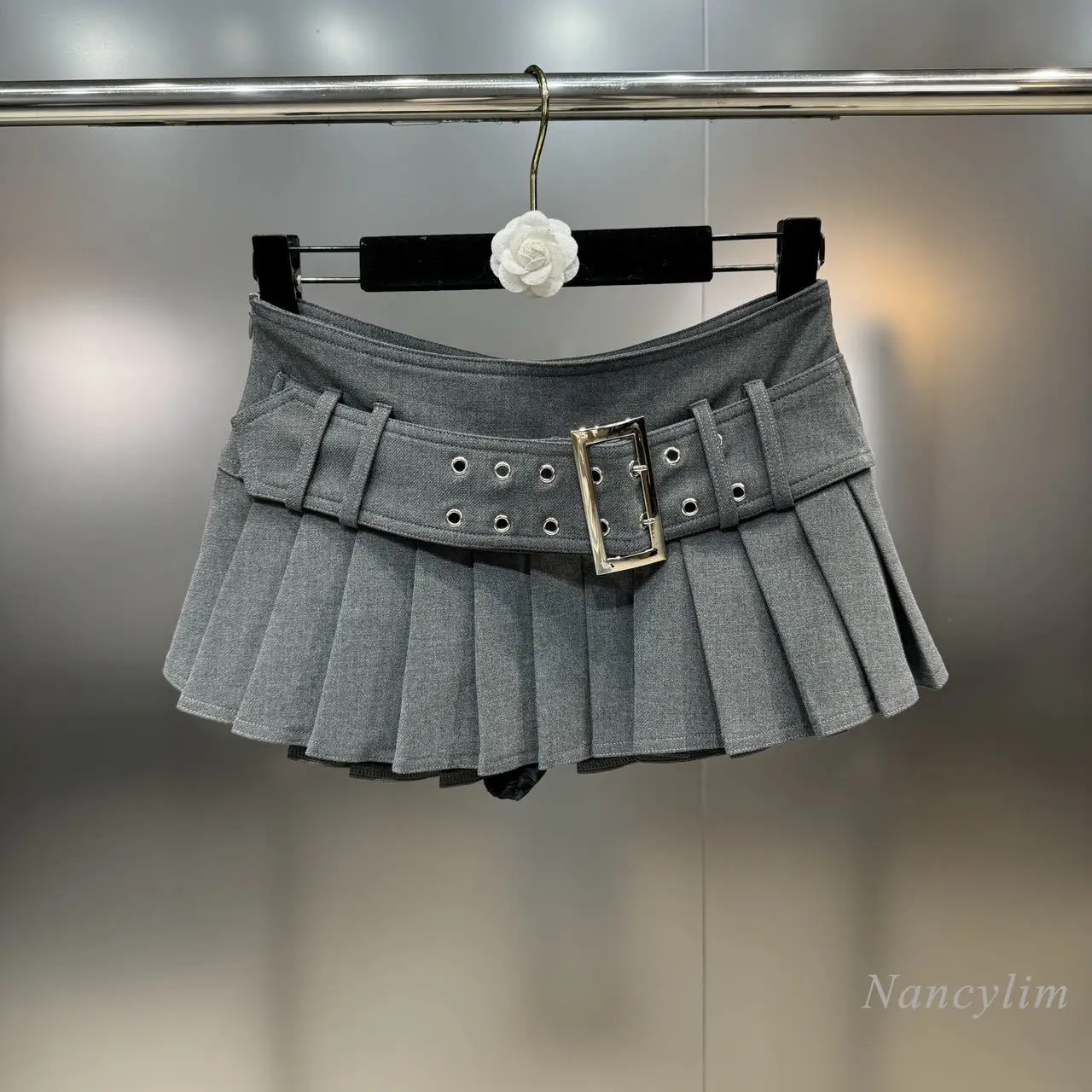 2024 Spring and Summer Super Short Skirt for Women Belt Decorative Pleated Skirt Puffy with Leak-Proof Street Y2k Skirts
2024 Spring and Summer Super Short Skirt for Women Belt Decorative Pleated Skirt Puffy with Leak-Proof Street Y2k Skirts